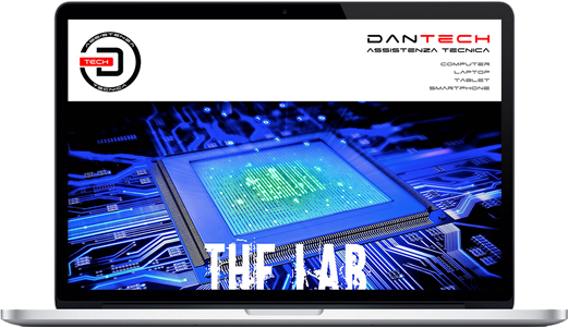 sito web con design responsive nell'esposizione dimensione laptop